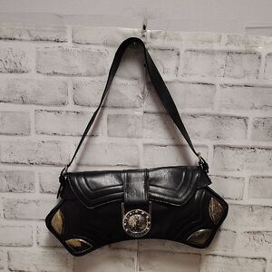 Sophisticated Black Leather Shoulder Bag with Silver Clasp
